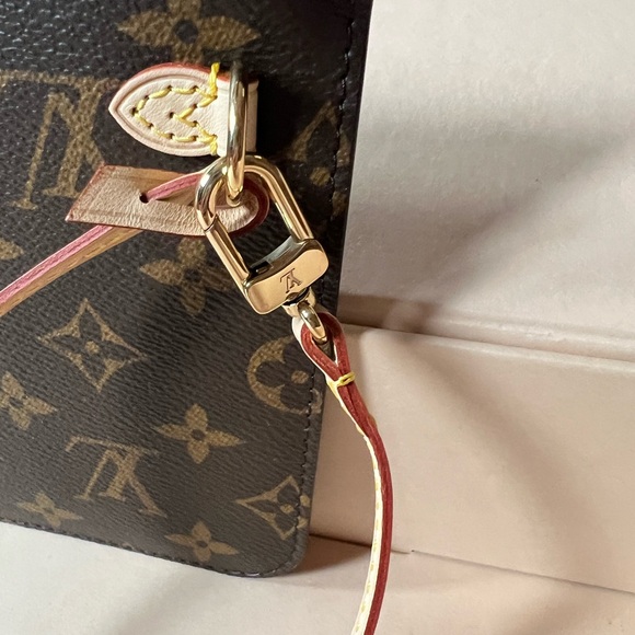 Neverfull Pouch/wristlet Monogram cerise - Picture 8 of 11